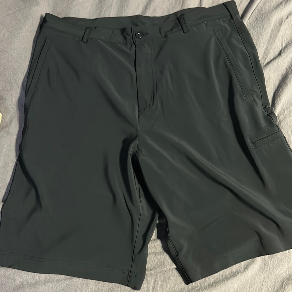 Nike dri fit golf shorts blk size 34 loose fit